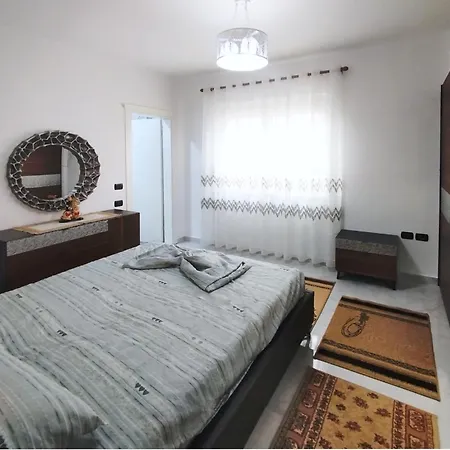 Spacious Comfortable Apartamento Durrës