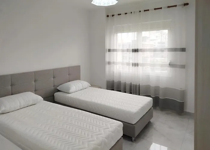 Spacious Comfortable Apartment *